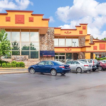 Clarion Inn & Suites University Center Auburn Exterior photo