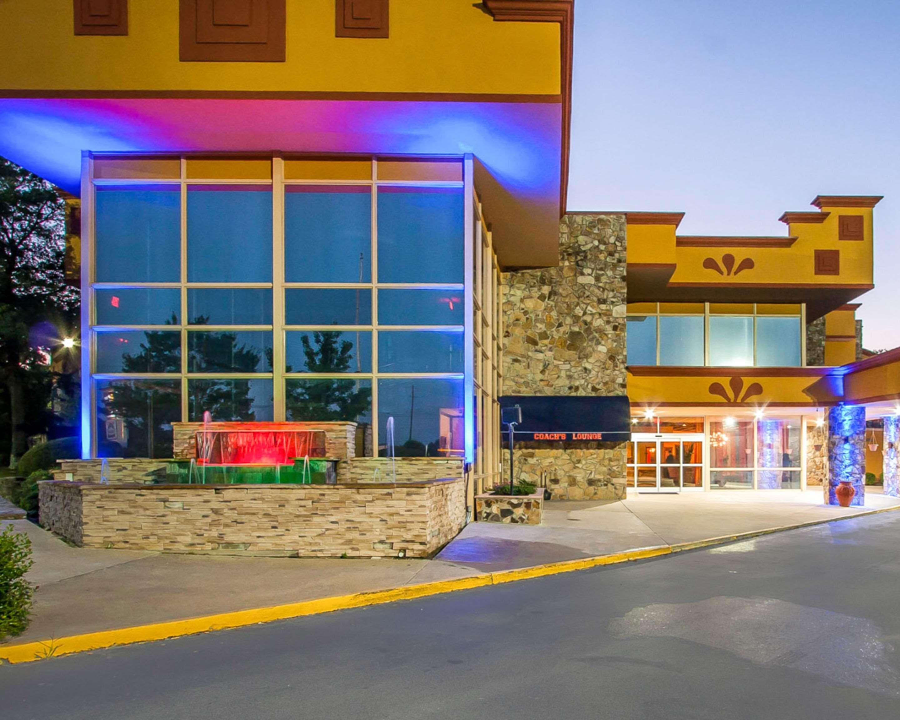 Clarion Inn & Suites University Center Auburn Exterior photo