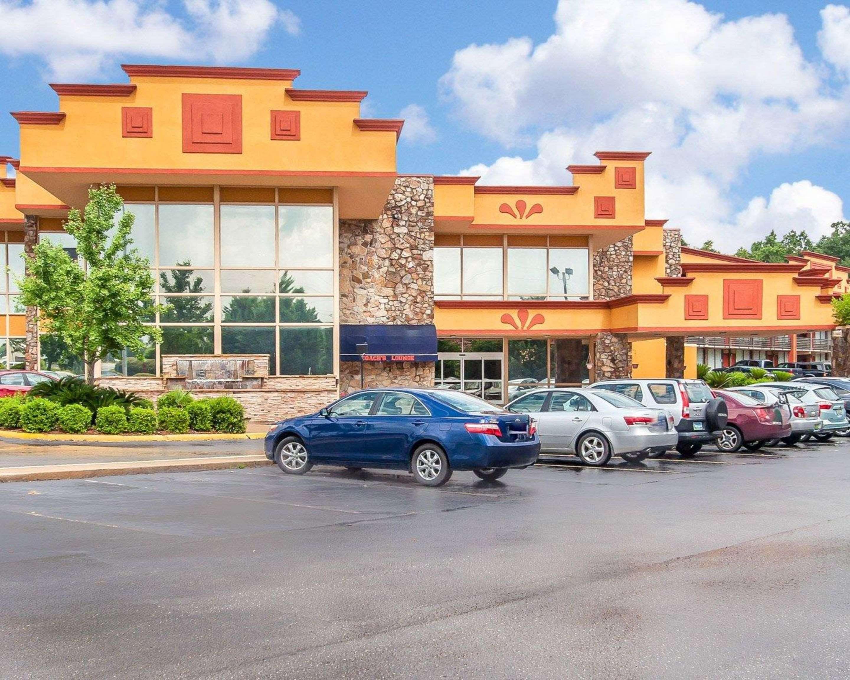 Clarion Inn & Suites University Center Auburn Exterior photo